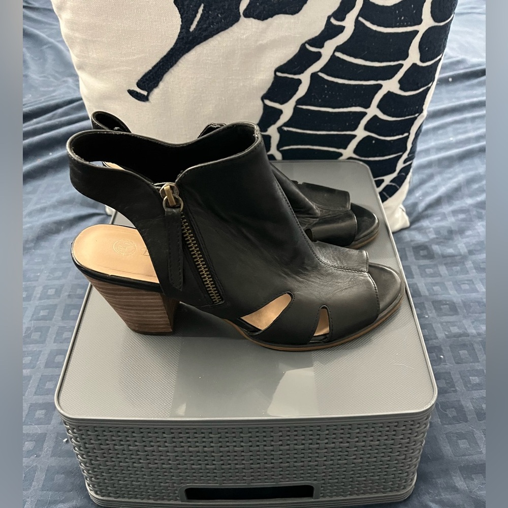 Bella Vita Black Heeled Boots